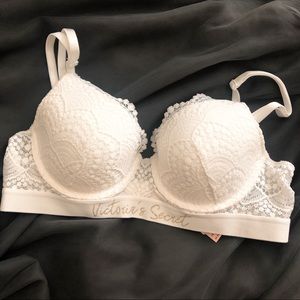 NWT Victoria secret lace bra 34B